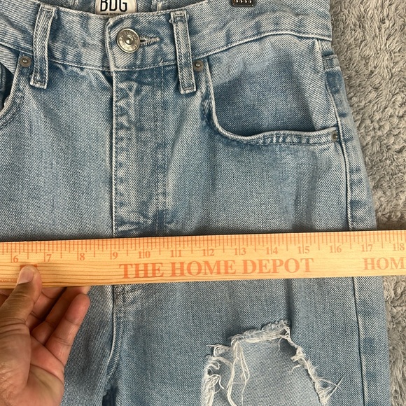 BDG High Rise Baggy Distressed Light Wash Jeans Women’s,Size 26 - Picture 5 of 16